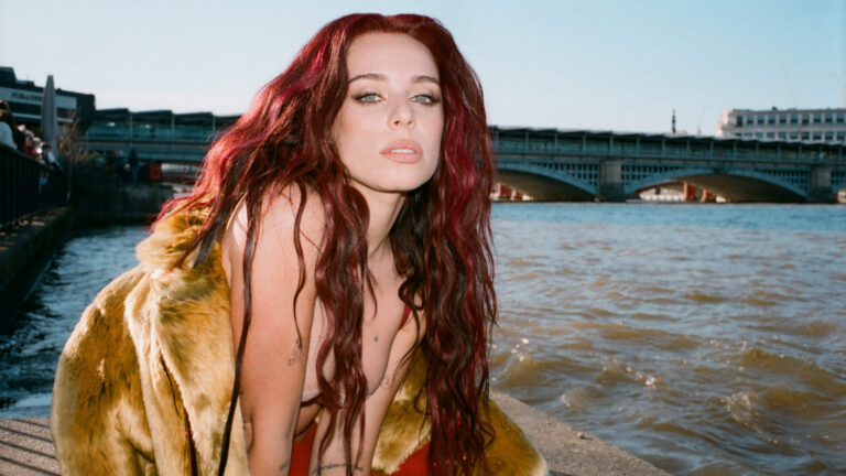 Le « Club To Your Arms » de Rose Gray est l’évasion pop estivale dont nous avions besoin Logo