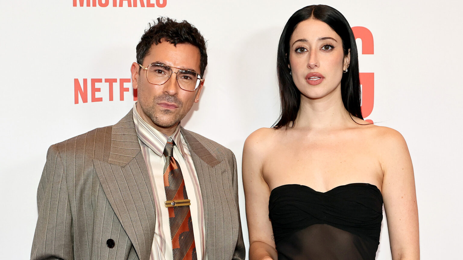 Les stars de « Big Mistakes » Dan Levy et Taylor Ortega partagent leurs meilleurs conseils pour le mois de la fierté : « Just Go » Logo