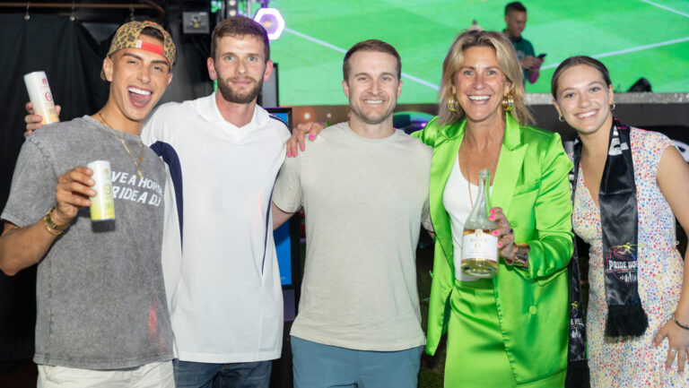Pride House LA a fait du football féminin le billet le plus populaire du week-end d'ouverture de la Coupe du monde Logo