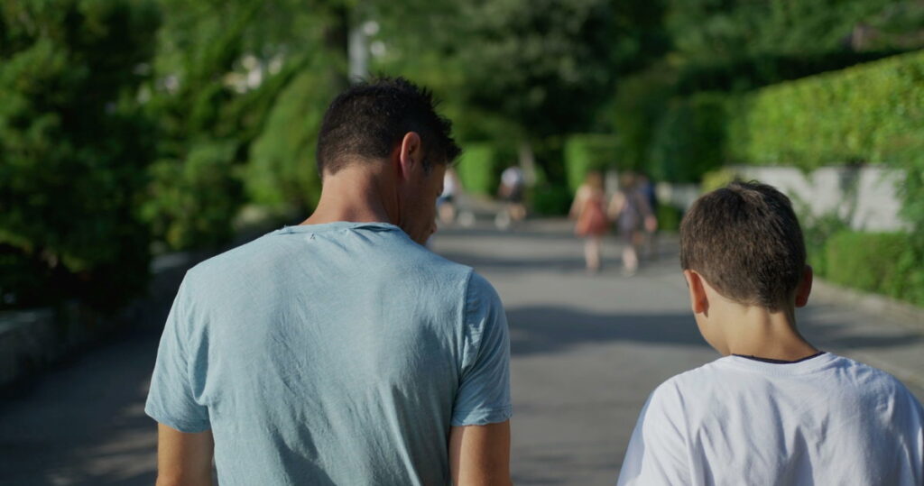 Un père gay devient viral pour sa réflexion honnête sur l'éducation d'un fils hétéro Un père gay devient viral pour sa réflexion honnête sur l'éducation d'un fils hétéro