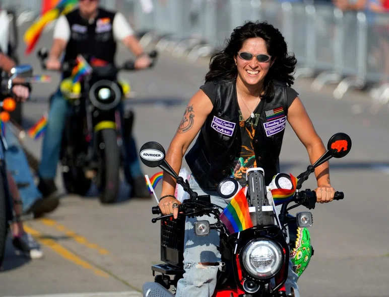 Queers and Gears Motorcycle Alliance lors de la célébration de la 39e fierté le dimanche 7 juin 2026.