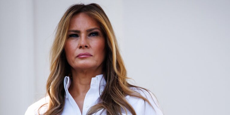 Melania Trump dit qu'elle soutient à la fois la communauté LGBTQ+ et l'interdiction des sports trans Melania Trump