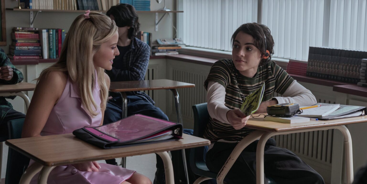 Elle explique pourquoi l'homosexualité devait être incluse dans la préquelle de Legally Blonde TV Lexi Minetree and Gabrielle Policano in Elle
