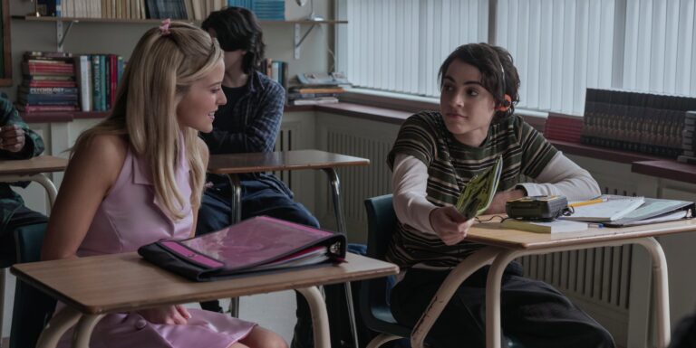 Elle explique pourquoi l'homosexualité devait être incluse dans la préquelle de Legally Blonde TV Lexi Minetree and Gabrielle Policano in Elle