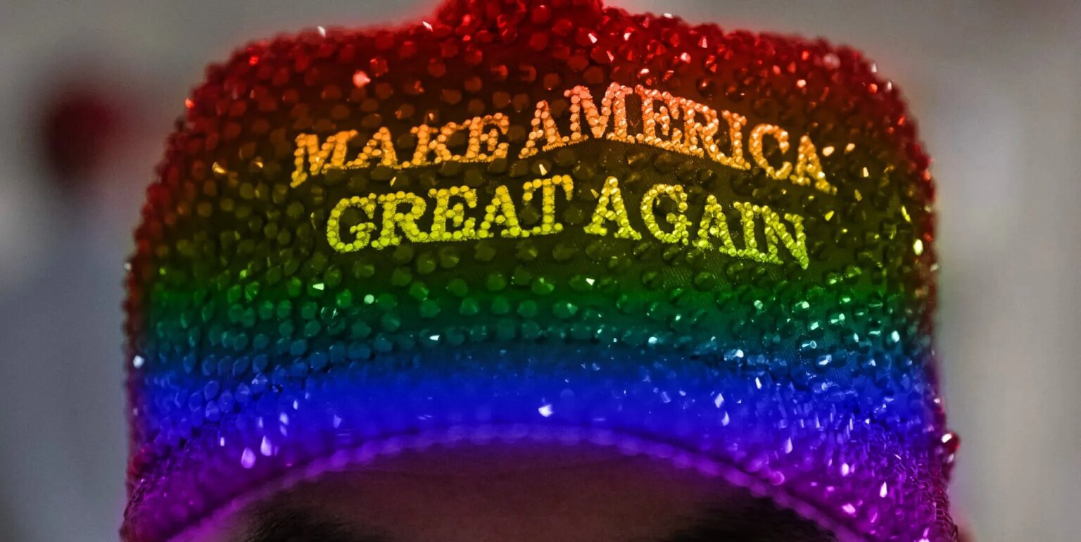Un fan gay de MAGA défend le travail anti-LGBTQ+ de Trump et les gens n'y arrivent pas : « Réveillez-vous » Un fan gay de MAGA défend le travail anti-LGBTQ+ de Trump et les gens n'y arrivent pas : "Réveillez-vous"