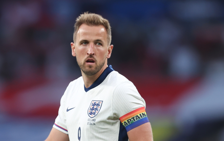 La longue histoire du joueur anglais Harry Kane en tant qu'allié LGBTQ+ Harry Kane of England during the international friendly match wearing rainbow armband