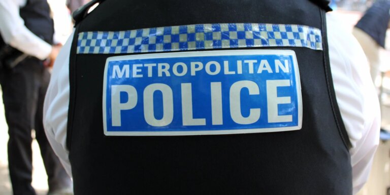 Un policier du Met licencié pour des publications anti-LGBTQ+ sur les réseaux sociaux metropolitan police officer