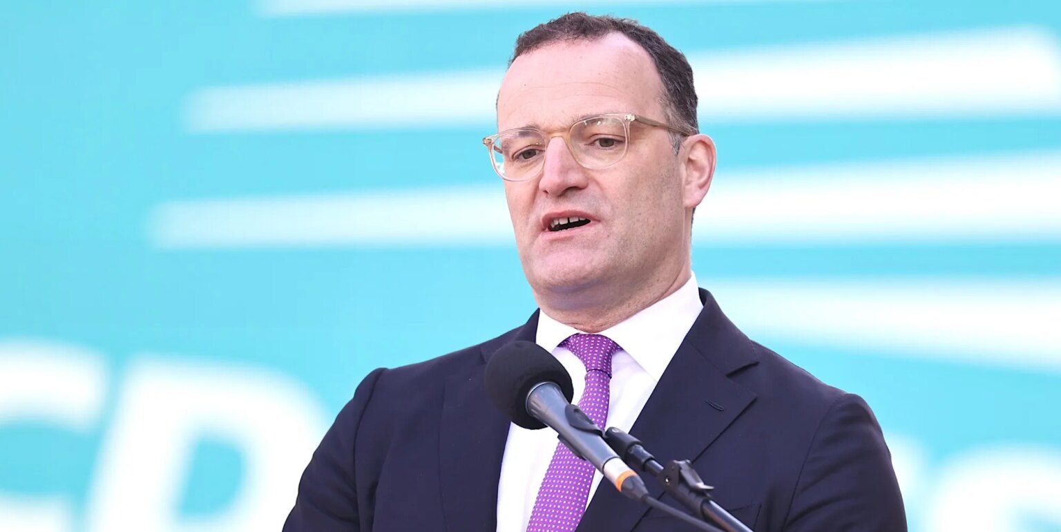 Un homme politique gay allemand démissionne après avoir accueilli un enfant par maternité de substitution malgré son opposition Jens Spahn
