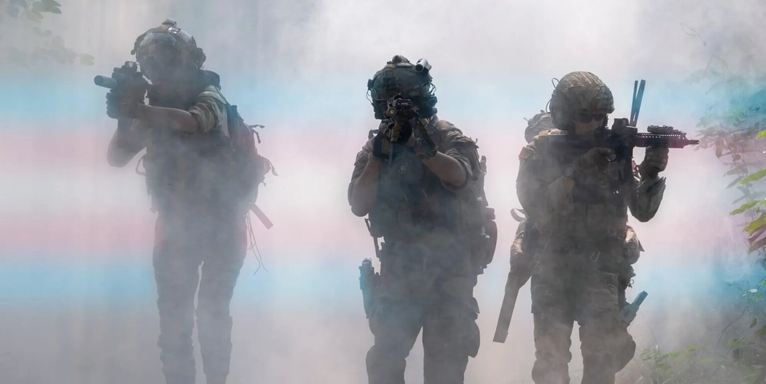 La Chambre des représentants américaine rejette la proposition de Trump d'adopter une loi interdisant les transmilitaires military with trans colours