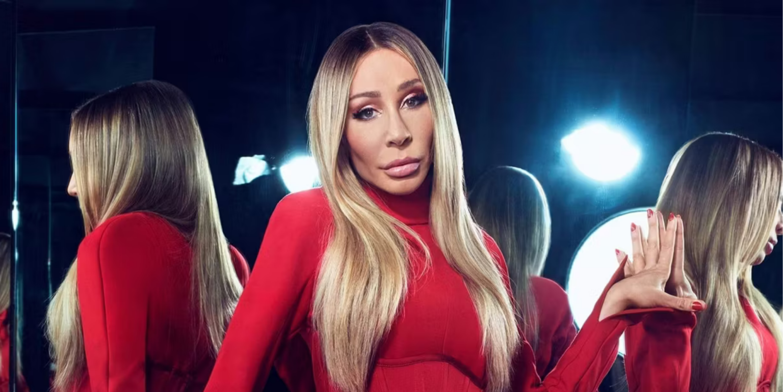 Hailey Glassman, star de la saison 16 de Real Housewives of New York, dit qu'elle est dans un « mariage lavande » Hailey Glassman in a promo shot for Real Housewives of New York