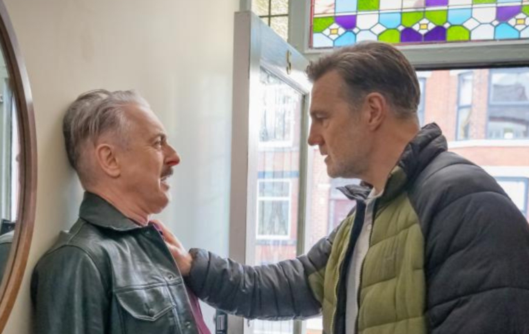 Russell T Davies à propos de la fin horriblement violente de Tip Toe : « Ravi que ce soit fini » Tip Toe still: Leo (Alan Cumming) and Clive (David Morrissey).