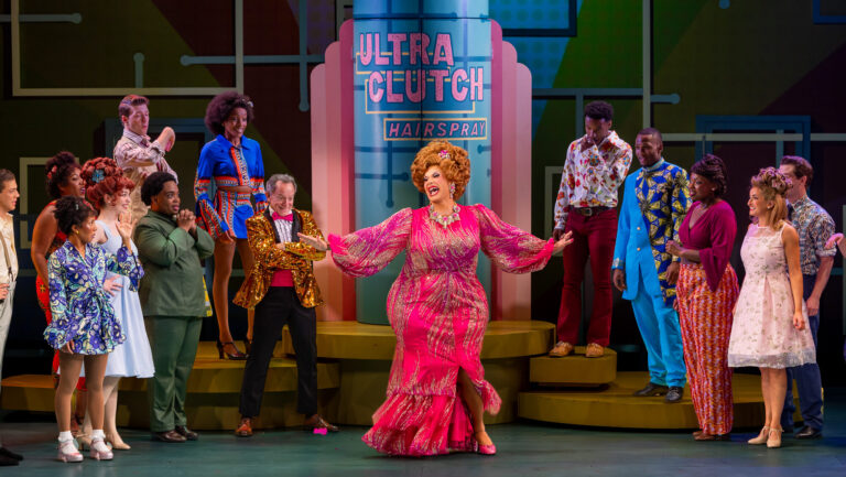 Alexis Michelle parle de son rôle dans Edna Turnblad et pourquoi « Hairspray » a un succès différent aujourd'hui Logo