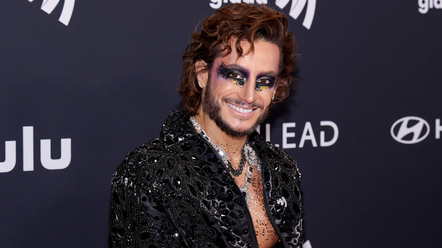 Frankie Grande dit qu'il a été critiqué par d'autres hommes homosexuels pour avoir embrassé sa féminité Logo