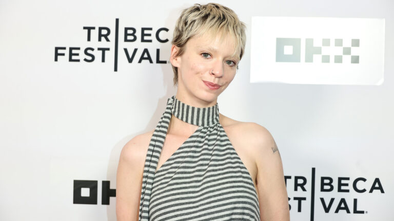 Jess McLeod veut des personnages non binaires plus désordonnés et parle de « Camp Miasma » et « She's Nonbinary » (Exclusif) Logo