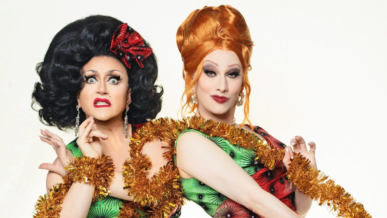 Jinkx Monsoon et BenDeLaCreme annoncent une tournée des fêtes 2026 et un nouveau livre de Noël Logo