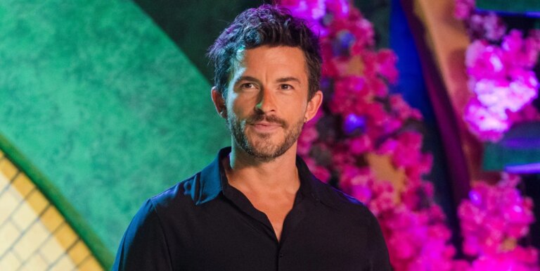 Jonathan Bailey prêtera son ton sensuel à Dracula alors qu'il rejoint le projet vampire Jonathan Bailey prêtera son ton sensuel à Dracula alors qu'il rejoint le projet vampire