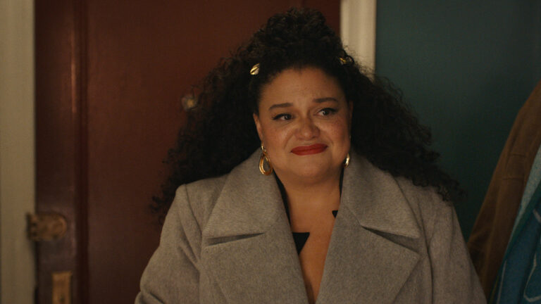 Michelle Buteau sur le fait de donner à Mavis la fin qu'elle méritait dans « Survival of the Thickest » (Exclusif) Logo