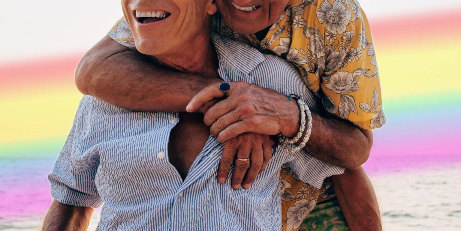 Un couple gay plus âgé ensemble depuis 53 ans fait pleurer les gens à cause d'un coup de foudre Un couple gay plus âgé ensemble depuis 53 ans fait pleurer les gens à cause d'un coup de foudre