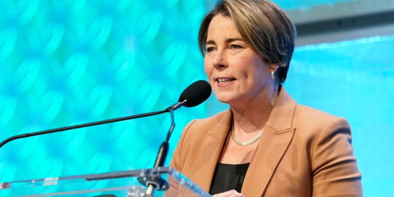 Le Massachusetts s'engage à financer les soins de santé des enfants trans après l'interdiction de Medicaid Maura Healey