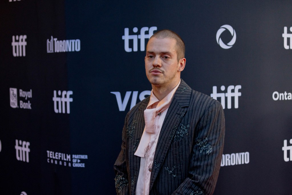 Robert Naylor apparaît à la première de Mile End Kicks