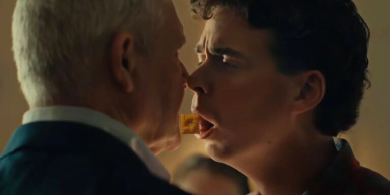 Un groupe chrétien furieux de la publicité Cheez-It avec un « message sensuel entre deux hommes » The offending Cheez-It ad
