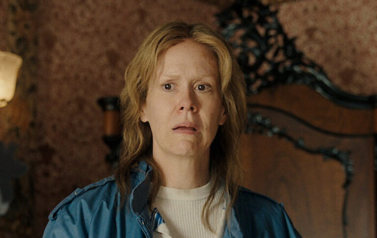 Sarah Paulson se transforme en Aileen Wuornos dans la bande-annonce de Monster : The Lizzie Borden Story Sarah Paulson as Aileen Wuornos in Monster: The Lizzie Borden Story.