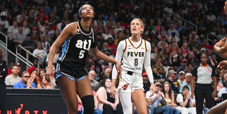 La WNBA déclare que les chemises trans des fans n'auraient pas dû être censurées : « La sécurité n'a pas été à la hauteur » La WNBA déclare que les chemises trans des fans n'auraient pas dû être censurées : "La sécurité n'a pas été à la hauteur"