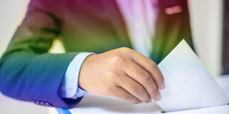 Cinq démocrates LGBTQ+ progressent après avoir remporté les primaires de Floride lgbtq+ voter