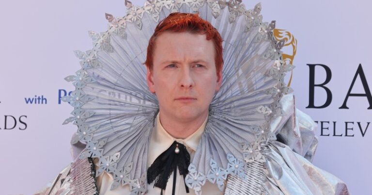 Joe Lycett parle de sa réaction lorsqu'il est devenu papa : « Je n'ai jamais dit que j'étais gay » Joe Lycett aux BAFTA