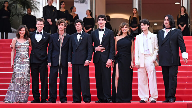 Le lauréat de Cannes, « La Bola Negra », sortira à l'automne alors que le TIFF rend hommage à Penélope Cruz Logo