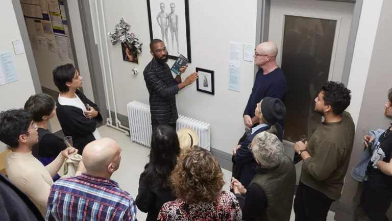 Les designers queer pourraient gagner 10 000 $ grâce à Queer|Art et UGG Logo