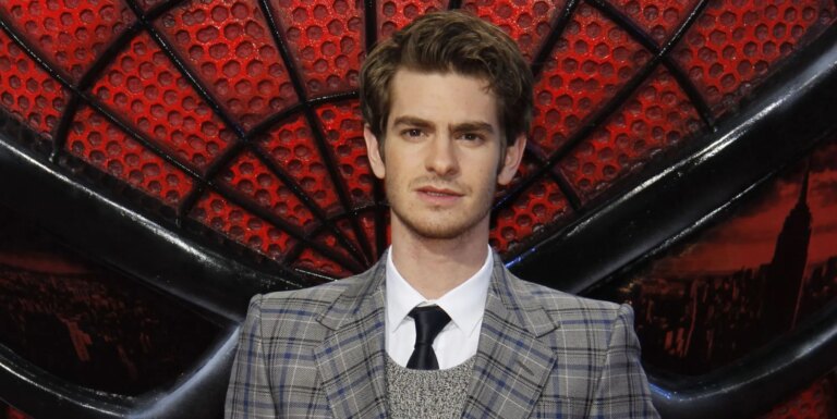 Andrew Garfield pense que Spider-Man pourrait toujours être gay : « N'importe qui peut porter le costume » Andrew Garfield