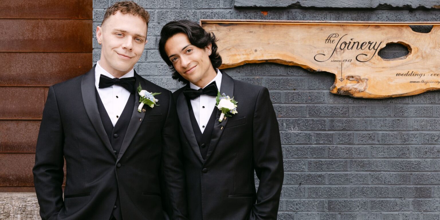 Denali de RuPaul's Drag Race se marie dans deux looks emblématiques alors que les détails du mariage sont révélés Denali (aka Cordero Zuckerman) and Alexander Montgomery