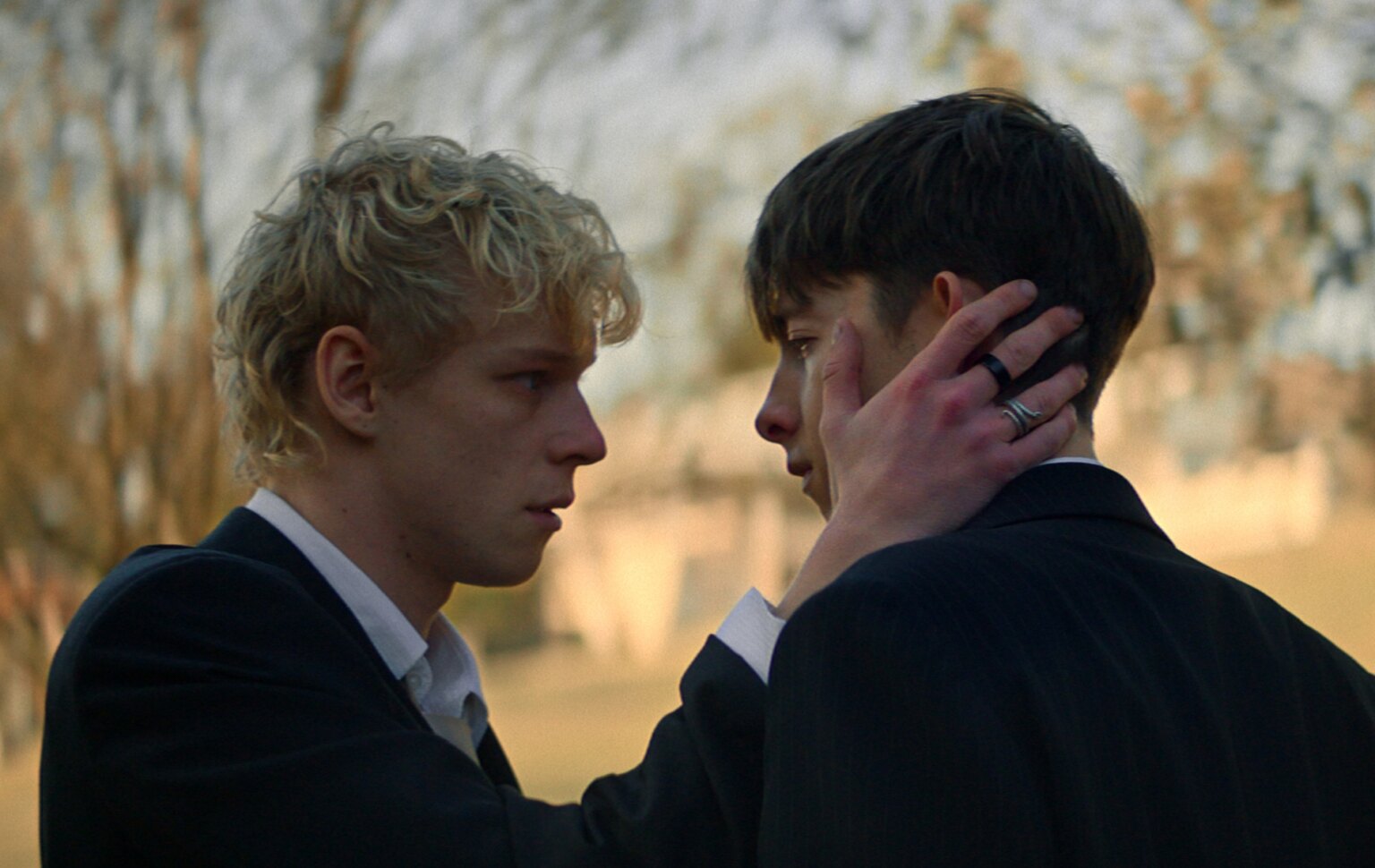 Adrian Chiarella et Joe Bird abordent la thérapie de conversion dans le film d'horreur gay Lévitique Stacy Claisen and Joe Bird in Leviticus