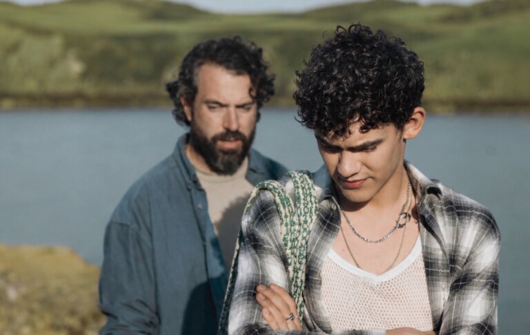 Joe Locke disparaît après un week-end avec un professeur à Black Church Bay, premier aperçu Tom Cullen and Joe Locke in Black Church Bay.