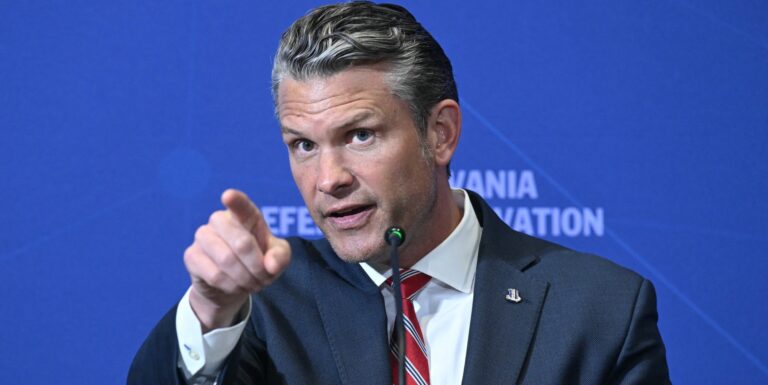 Le Pentagone retire les règles de Pete Hegseth sur la testostérone quelques heures après leur publication Pete Hegseth