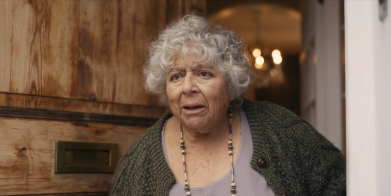 Miriam Margolyes déclenche une nouvelle réaction violente avec une « insulte capacitaire » tout en essayant d'expliquer ses commentaires de This Morning Miriam Margolyes as Dorothy in A Friend of Dorothy.