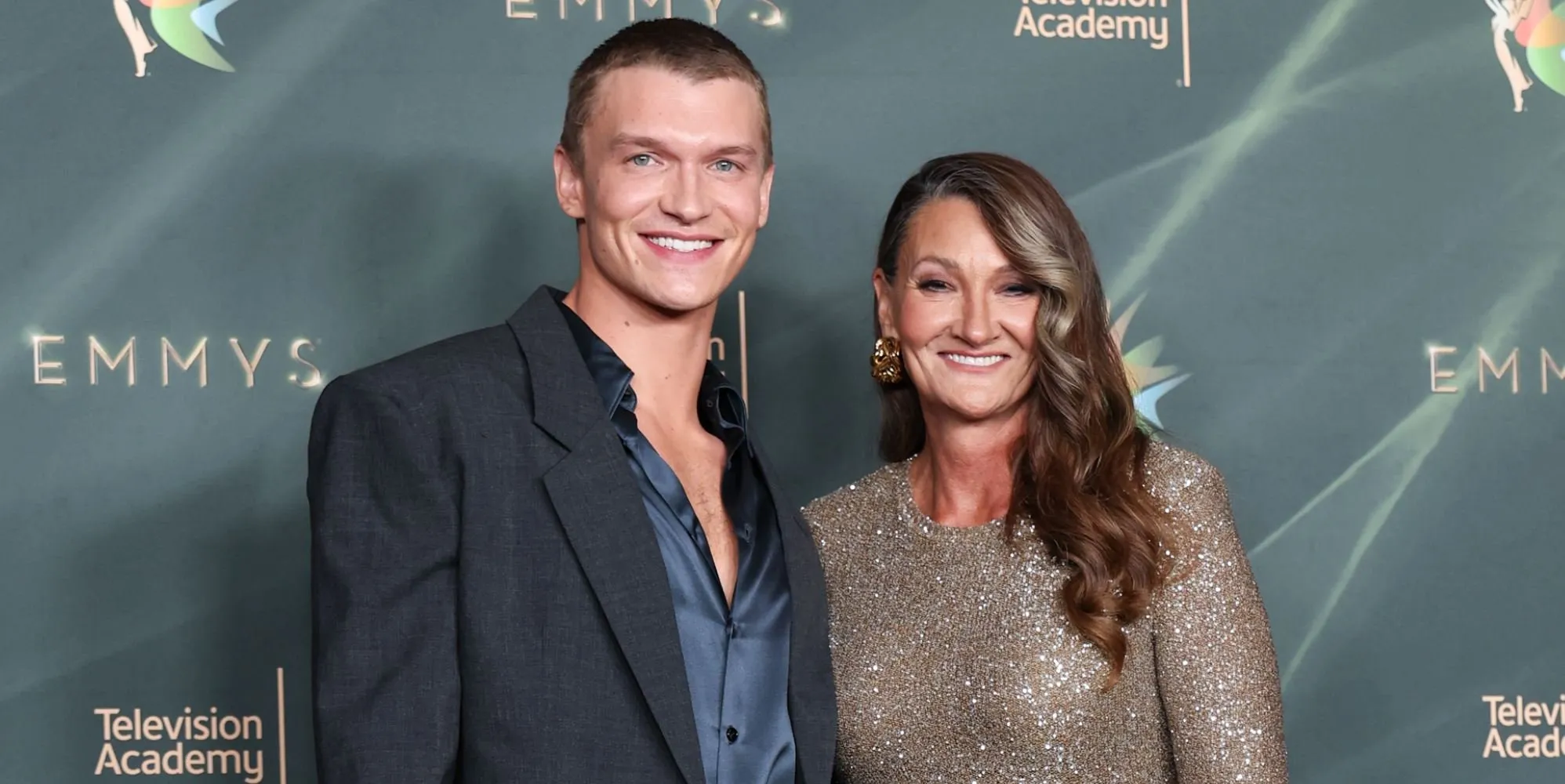 Connor Storrie avec maman Linda aux Creative Arts Emmy Awards 2026