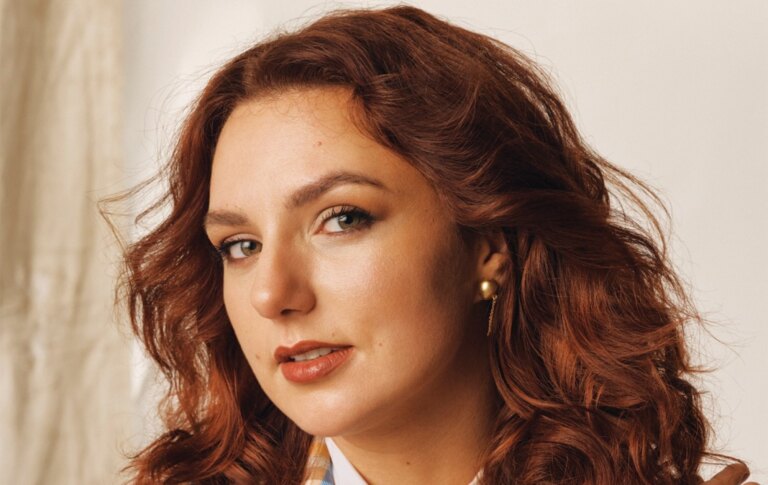 Ania Magliano parle de la deuxième saison de SNL UK et des voix anti-LGBTQ dans la comédie : « Nous sommes énervés de la bonne manière » Ania Magliano headshot