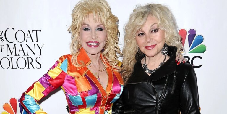 Dolly Parton a caché le diagnostic de cancer à sa famille pour que les gens ne soient pas « tristes », déclare sa sœur Dolly Parton a caché le diagnostic de cancer à sa famille pour que les gens ne soient pas « tristes », déclare sa sœur