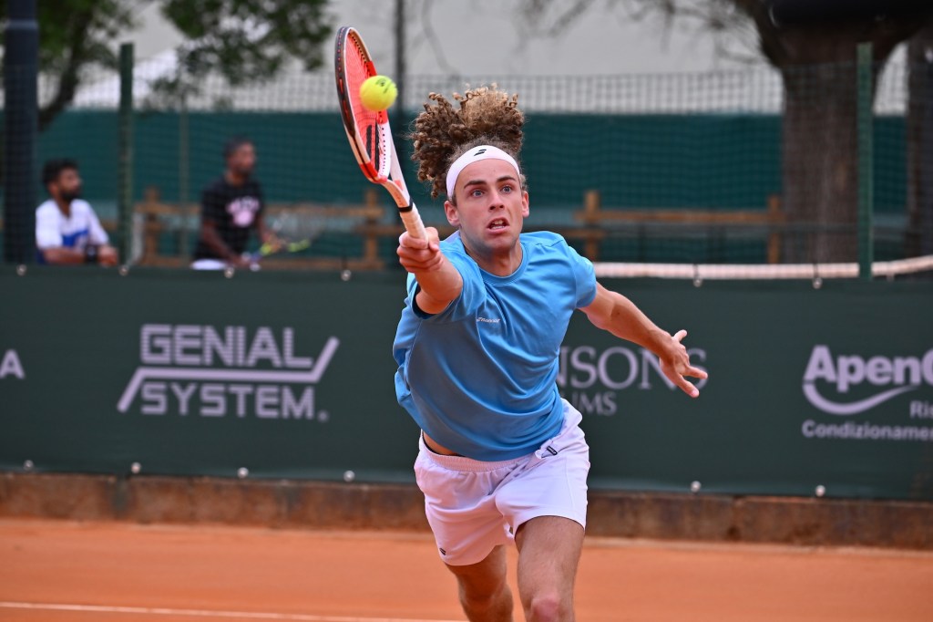 Le Suisse Mika Brunold participe à l'ATP Challenger Atkinson Monza Open 2025 à la Villa Reale Tennis à Monza, en Italie, le 8 avril 2023. (Photo de Michele Maraviglia/NurPhoto via Getty Images)