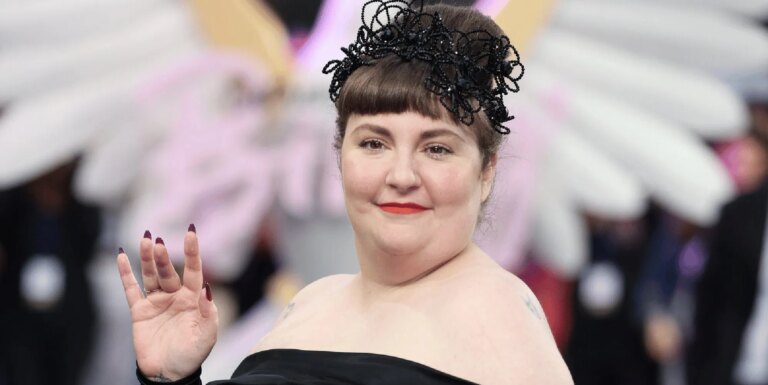 Lena Dunham accueille son premier bébé avec son mari Luis Felber Lena Dunham attends the UK Premiere of
