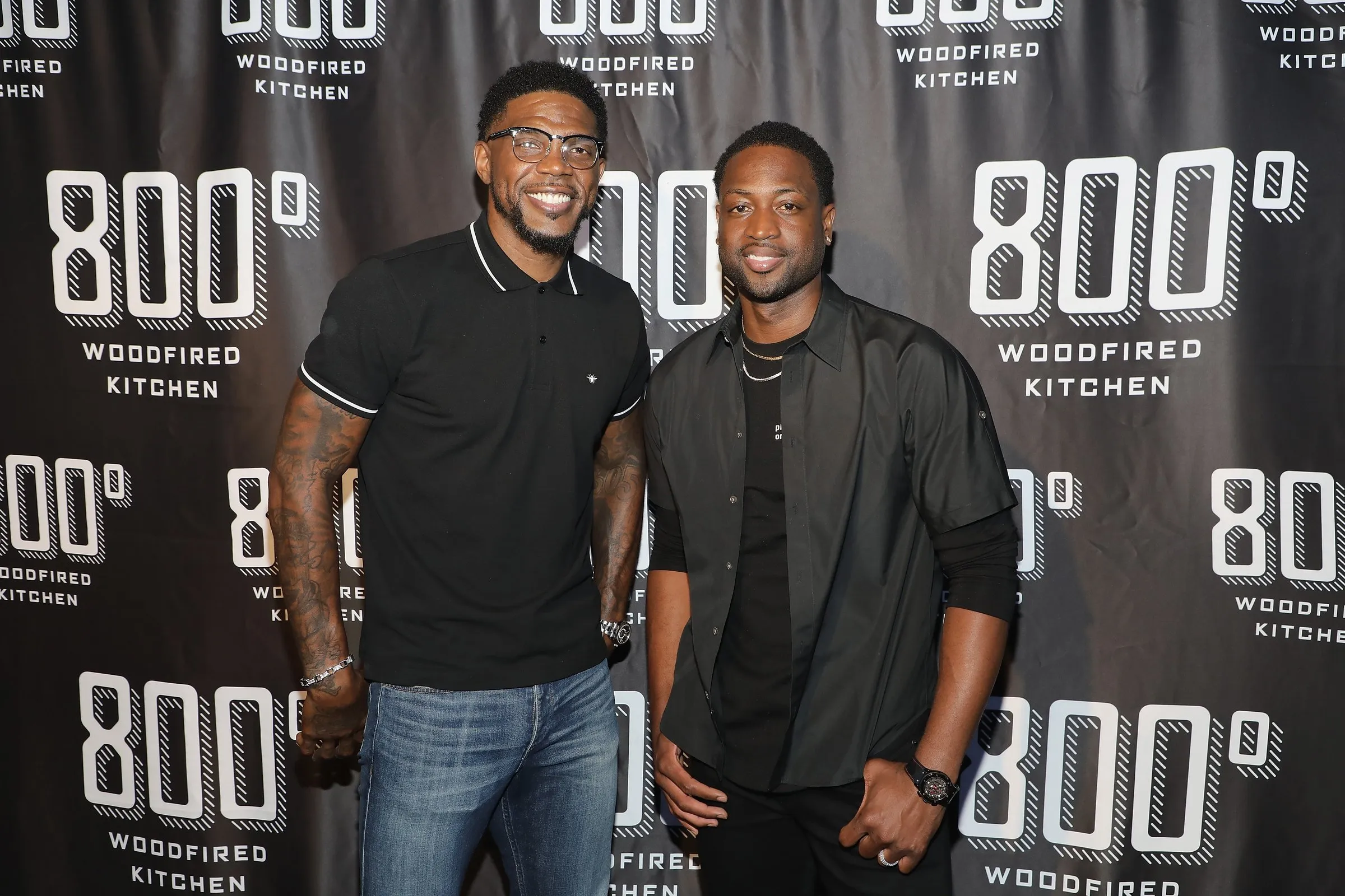 Udonis Haslem et Dwyane Wade assistent à une soirée d'ouverture VIP pour leur nouveau restaurant, 800 Woodfired Kitchen