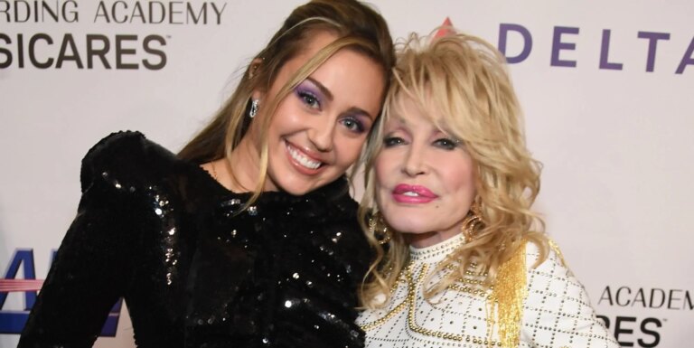 Miley Cyrus révèle sa dernière conversation avec Dolly Parton avant sa mort Miley Cyrus and Dolly Parton