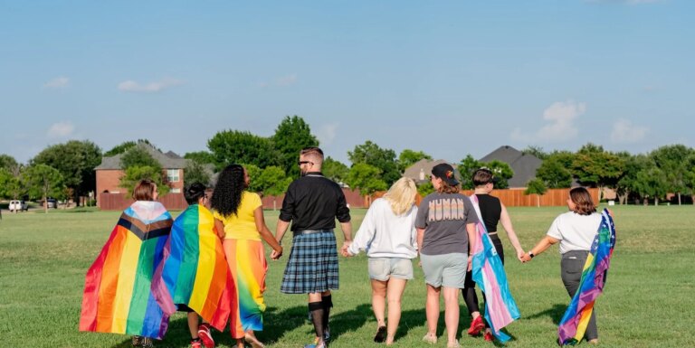 La banlieue du Texas refuse l'autorisation du festival de la fierté alors qu'elle l'a approuvé l'année dernière La banlieue du Texas refuse l'autorisation du festival de la fierté alors qu'elle l'a approuvé l'année dernière