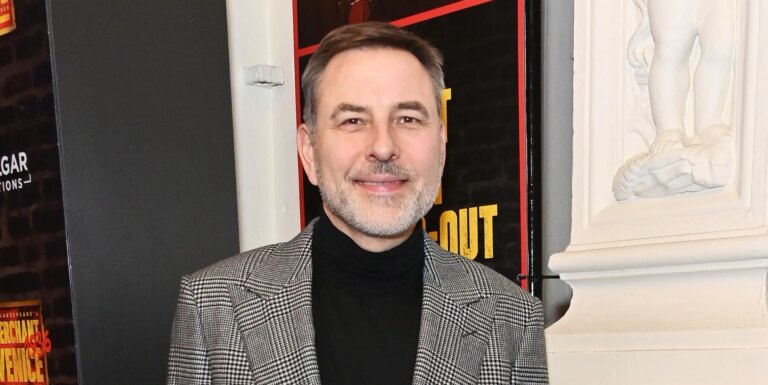 La liste des livres de David Walliams abandonnée par HarperCollins David Walliams outside a London theatre in february 2024 smiling