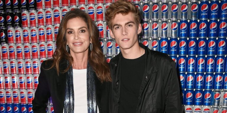 Presley Gerber, le fils de Cindy Crawford, est décédé en cure de désintoxication à l'âge de 27 ans. Presley Gerber, le fils de Cindy Crawford, est décédé en cure de désintoxication à l'âge de 27 ans.