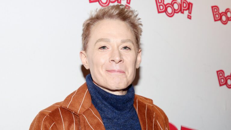 Clay Aiken dit qu'il est « mort intérieurement » après que Rosie O'Donnell l'ait « dénoncé » sur The View “BOOP! The Musical” Broadway Opening Night
