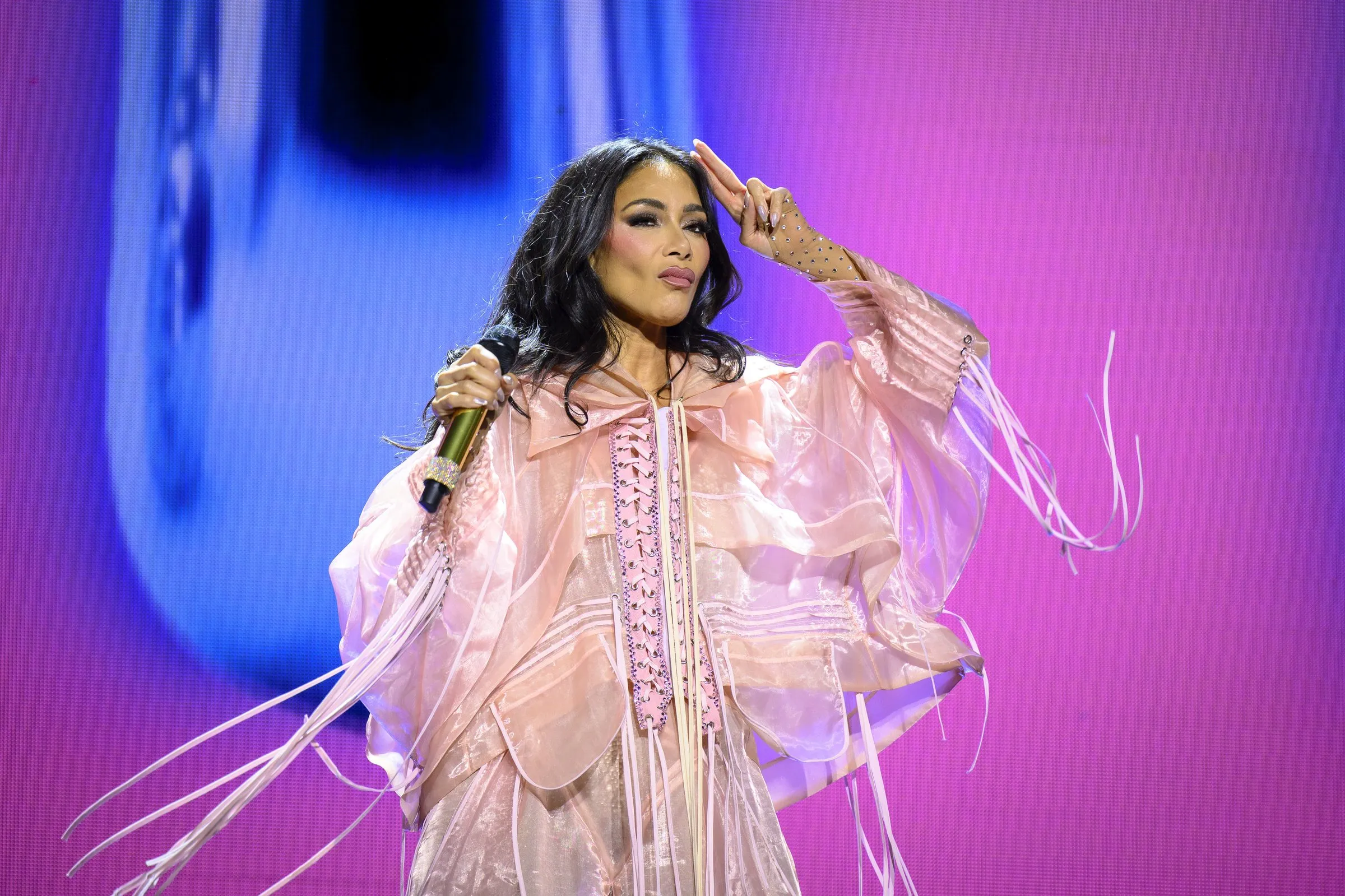 Nicole Scherzinger des Pussycat Dolls se produit en live sur scène à l'Accor Arena le 19 septembre 2026 à Paris