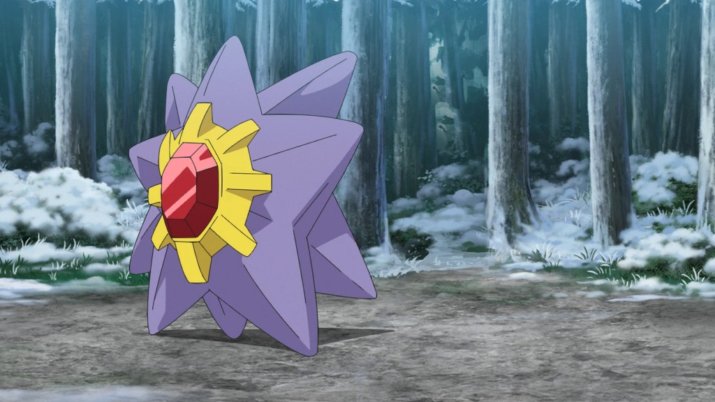 L'image montre Starmie - une étoile de mer violette, jaune et rouge comme Pokémon, marchant à travers une forêt
